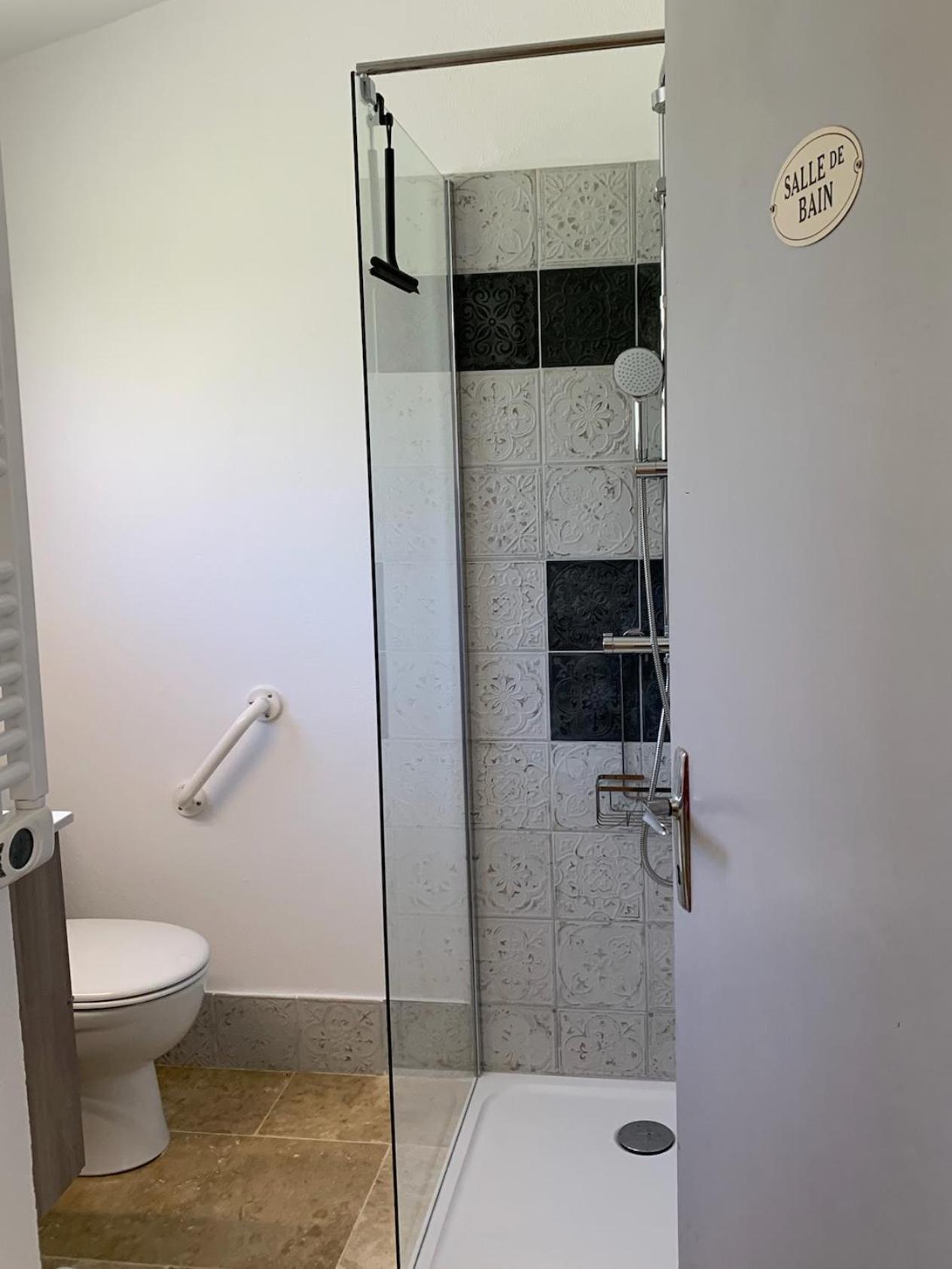 Gite La Loge 142 Route De Carpentras 84210 ヴナスク エクステリア 写真