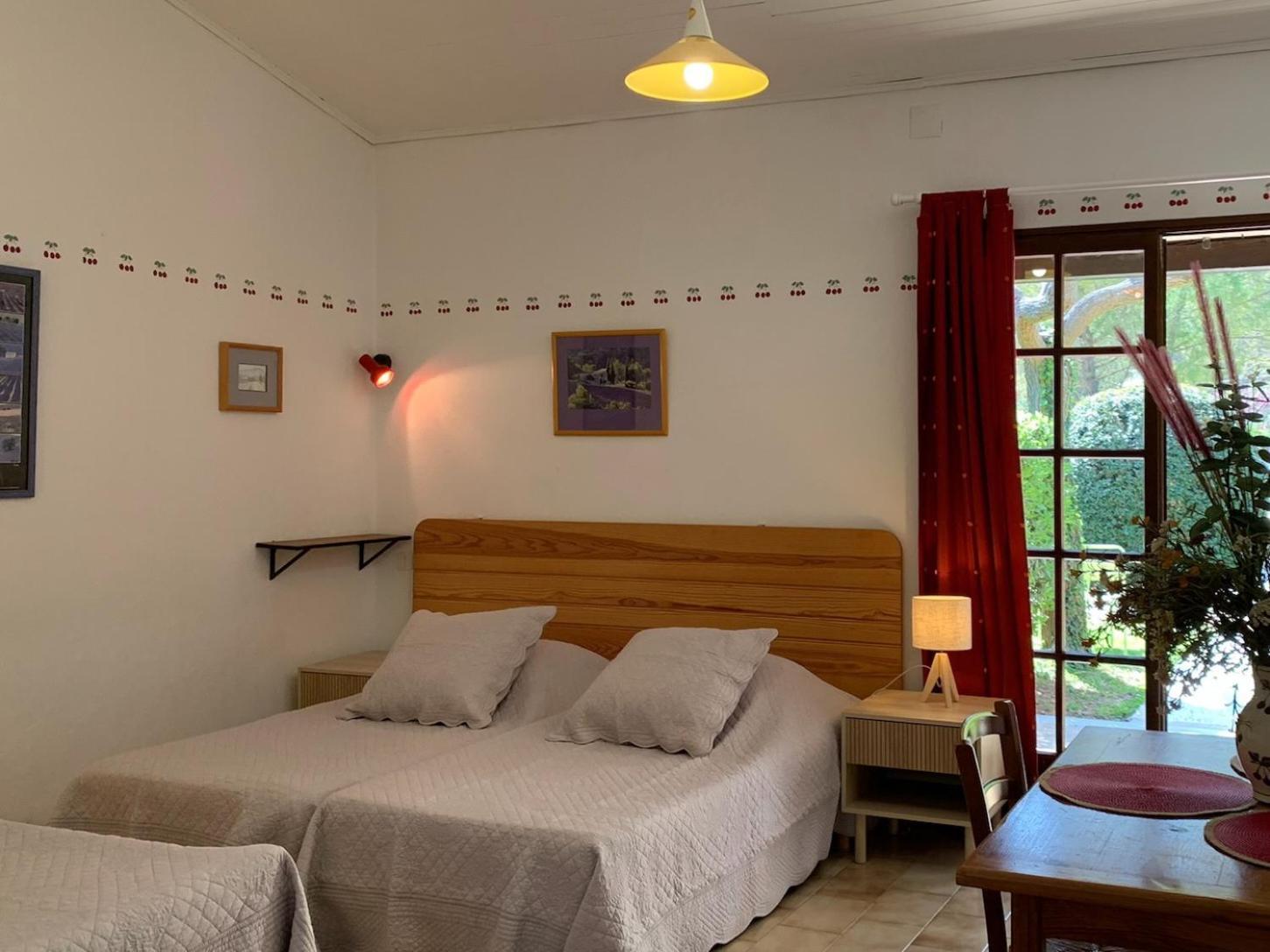Gite La Loge 142 Route De Carpentras 84210 ヴナスク エクステリア 写真