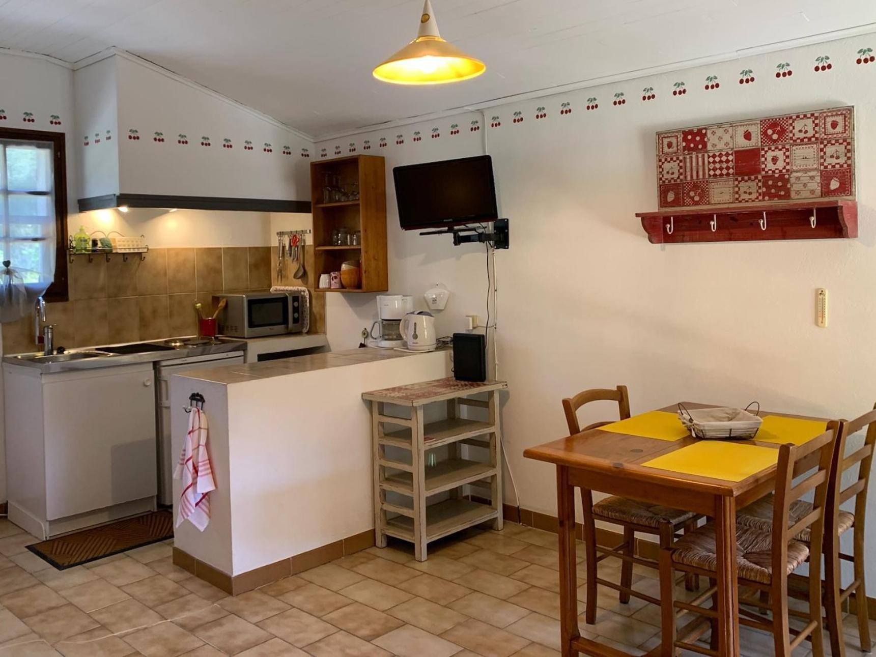Gite La Loge 142 Route De Carpentras 84210 ヴナスク エクステリア 写真